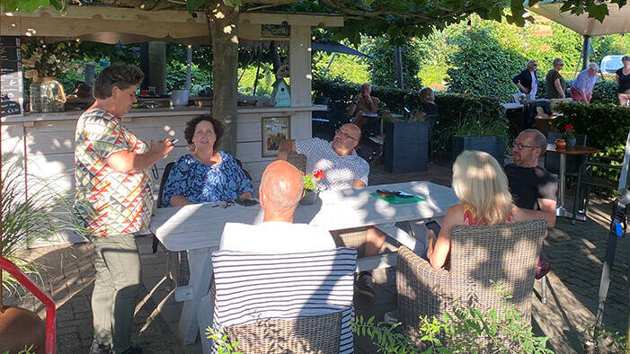 camping-brabant-terras-2023 Kamperen in Noord-Brabant - Mini camping Hoeve de Bonte Kraai